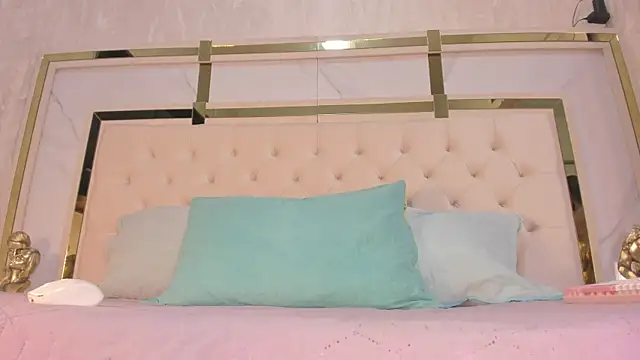 Snapshot of Cameron_Hearts chatting on December 14, 2025, 12:33 pm Cameron Hearts online show from December 14, 2025, 12:33 pm