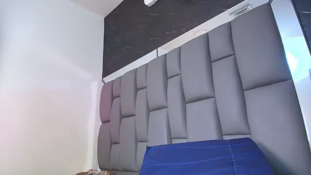 kissme luna online show from February 12, 2026, 7:02 pm