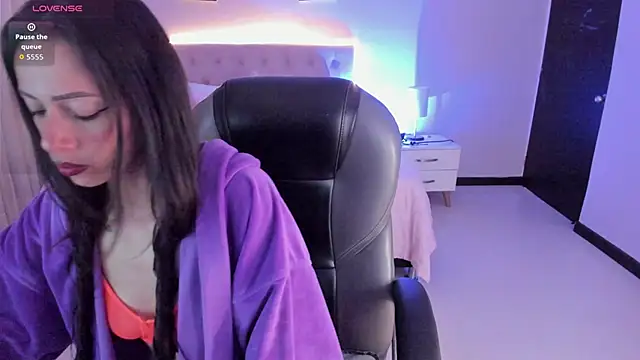 Mariam Lopez   online show from March 31, 2026, 3:52 am