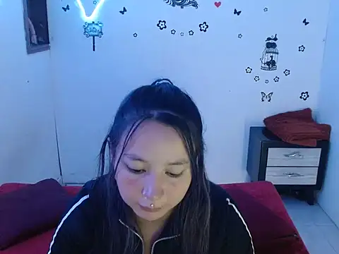 Mia2xsmith online show from November 8, 2025, 7:17 pm