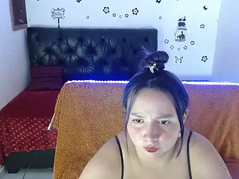 Mia2xsmith online show from October 9, 2025, 4:13 am