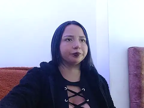 Mia2xsmith online show from September 19, 2025, 3:54 am