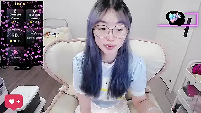 baby-yaya20 online show from December 18, 2025, 7:02 am