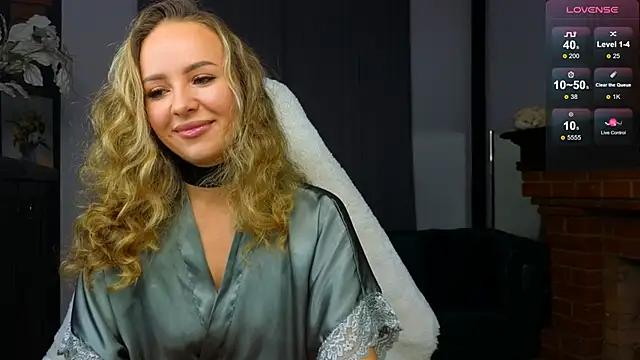 Snapshot of Hloya_Mei chatting on September 17, 2025, 11:29 pm Hloya Mei online show from September 17, 2025, 11:29 pm