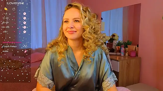 Snapshot of Hloya_Mei chatting on September 24, 2025, 1:35 am Hloya Mei online show from September 24, 2025, 1:35 am