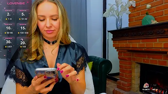 Snapshot of Hloya_Mei chatting on October 16, 2025, 12:41 am Hloya Mei online show from October 16, 2025, 12:41 am