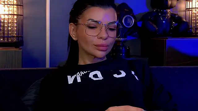 Snapshot of EleniaDevons chatting on October 16, 2025, 11:51 am EleniaDevons online show from October 16, 2025, 11:51 am