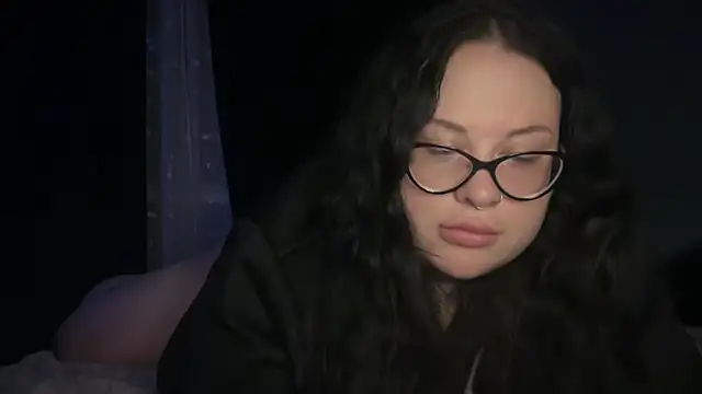 SerahMirabeli online show from October 14, 2025, 3:12 pm