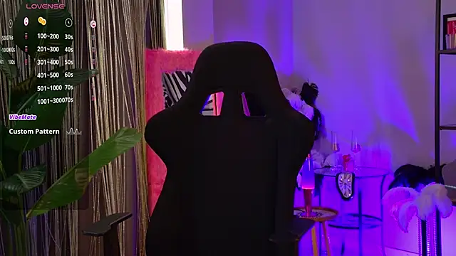 Snapshot of FlexyFox chatting on April 15, 2026, 2:10 pm FlexyFox online show from April 15, 2026, 2:10 pm