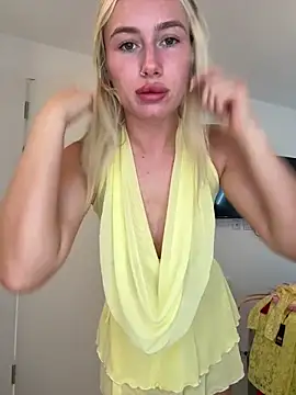 Snapshot of SexySaraxxoo chatting on May 16, 2026, 1:32 pm SexySaraxxoo online show from May 16, 2026, 1:32 pm