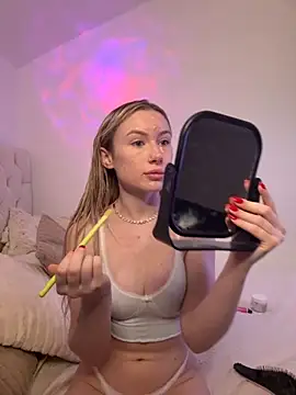 SexySaraxxoo online show from November 18, 2025, 3:37 pm