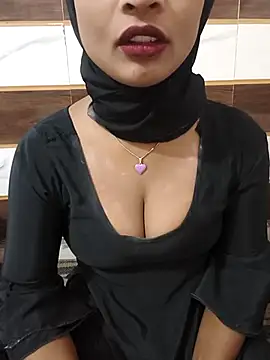 Snapshot of Itz_Mayra_ chatting on November 17, 2025, 5:33 am Itz Mayra online show from November 17, 2025, 5:33 am