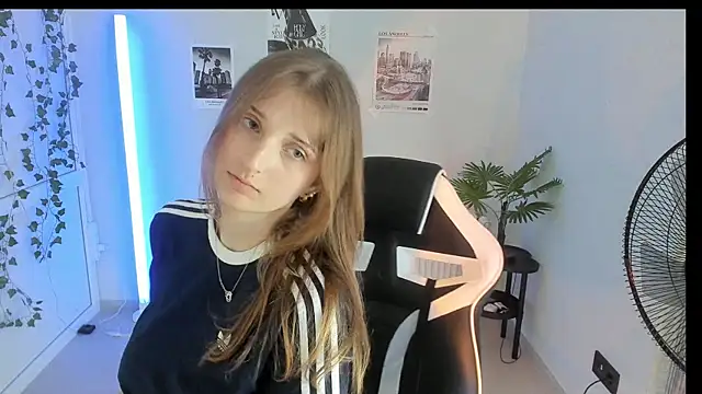 Snapshot of NeyliDream chatting on July 29, 2026, 1:10 pm NeyliDream online show from July 29, 2026, 1:10 pm