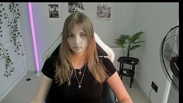 Snapshot of NeyliDream chatting on July 3, 2026, 1:39 pm NeyliDream online show from July 3, 2026, 1:39 pm