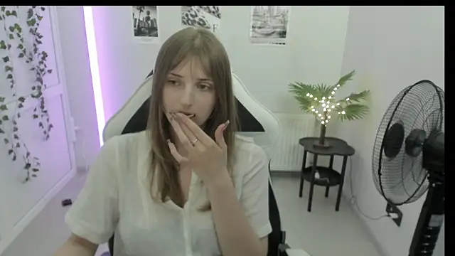 Snapshot of NeyliDream chatting on June 26, 2026, 1:06 pm NeyliDream online show from June 26, 2026, 1:06 pm