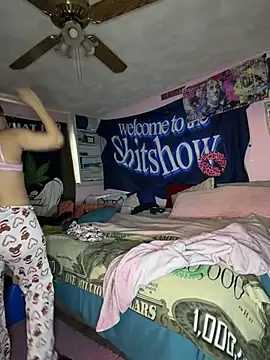 shortywidaphatty online show from December 17, 2025, 1:38 pm