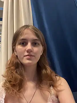 Snapshot of dreamy_pollyyy chatting on February 8, 2026, 5:32 pm dreamy pollyyy online show from February 8, 2026, 5:32 pm