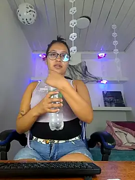 susan mooree online show from October 31, 2025, 5:09 pm