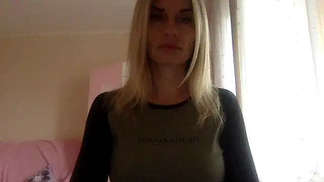 KarelliaStar online show from September 19, 2025, 7:45 am