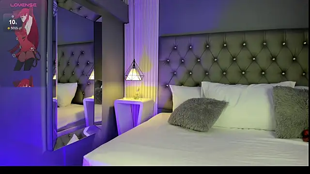 Snapshot of LunaBloomn chatting on December 1, 2025, 5:14 pm LunaBloomn online show from December 1, 2025, 5:14 pm