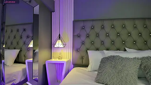 LunaBloomn online show from January 13, 2026, 5:06 pm