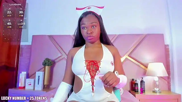 Snapshot of SophieSinclair chatting on October 31, 2025, 12:57 pm SophieSinclair online show from October 31, 2025, 12:57 pm