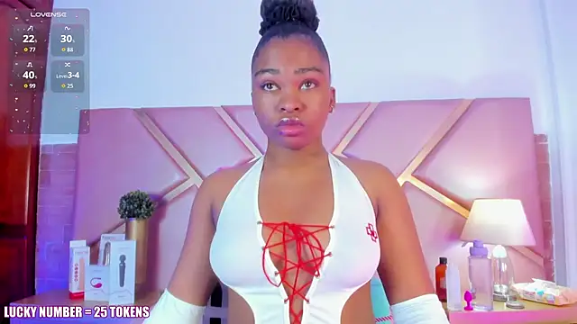 Snapshot of SophieSinclair chatting on November 18, 2025, 12:52 pm SophieSinclair online show from November 18, 2025, 12:52 pm