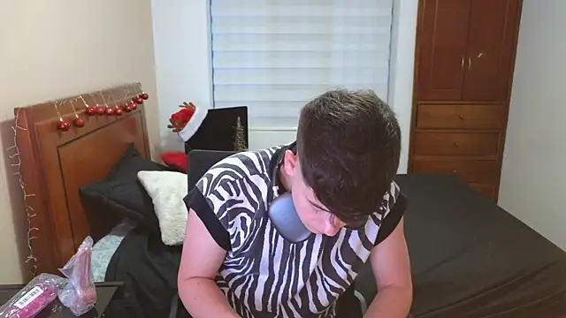 tightncuteass online show from November 13, 2025, 10:35 pm