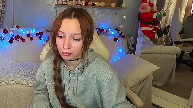 Snapshot of FoxyMayy chatting on December 14, 2025, 11:32 pm FoxyMayy online show from December 14, 2025, 11:32 pm