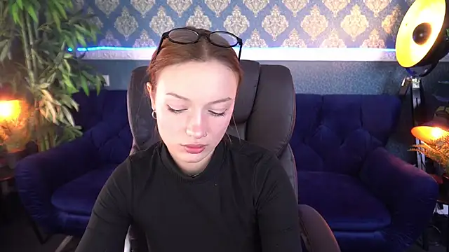 Snapshot of FoxyMayy chatting on October 6, 2025, 1:12 pm FoxyMayy online show from October 6, 2025, 1:12 pm