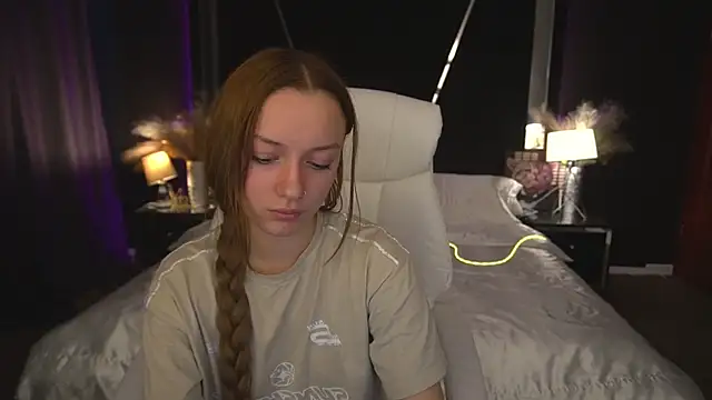 Snapshot of FoxyMayy chatting on November 3, 2025, 1:58 pm FoxyMayy online show from November 3, 2025, 1:58 pm