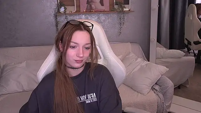 Snapshot of FoxyMayy chatting on December 2, 2025, 2:08 pm FoxyMayy online show from December 2, 2025, 2:08 pm