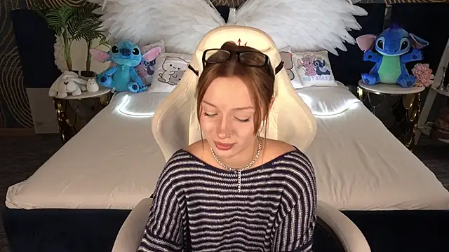 Snapshot of FoxyMayy chatting on October 2, 2025, 12:52 pm FoxyMayy online show from October 2, 2025, 12:52 pm