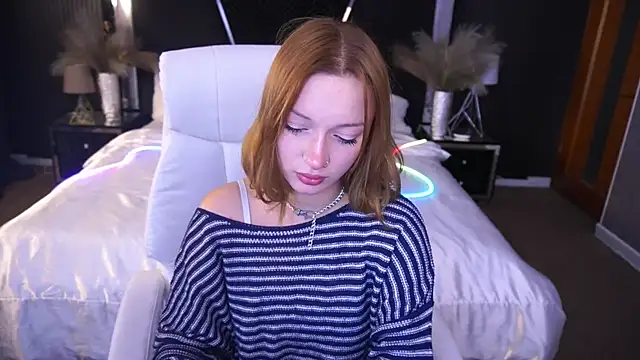 Snapshot of FoxyMayy chatting on October 4, 2025, 7:26 pm FoxyMayy online show from October 4, 2025, 7:26 pm