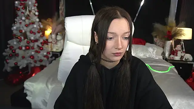 Snapshot of FoxyMayy chatting on December 16, 2025, 10:25 pm FoxyMayy online show from December 16, 2025, 10:25 pm