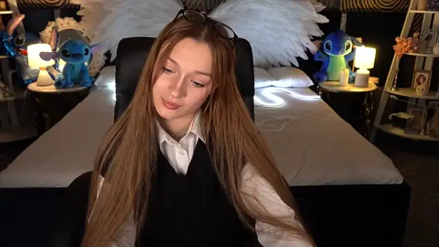 Snapshot of FoxyMayy chatting on November 21, 2025, 8:19 pm FoxyMayy online show from November 21, 2025, 8:19 pm