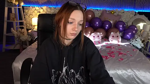 Snapshot of FoxyMayy chatting on February 10, 2026, 1:43 pm FoxyMayy online show from February 10, 2026, 1:43 pm