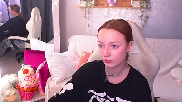 Snapshot of FoxyMayy chatting on October 10, 2025, 7:20 am FoxyMayy online show from October 10, 2025, 7:20 am