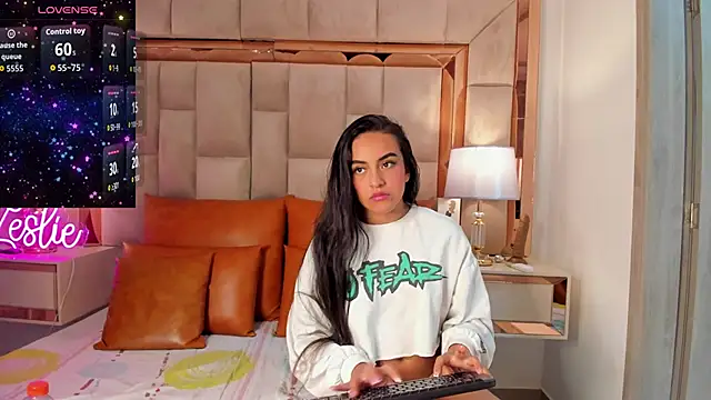 Leslie Bussh  online show from December 13, 2025, 8:04 pm