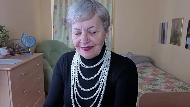 Snapshot of Freya_Fable chatting on October 2, 2025, 8:18 am Freya Fable online show from October 2, 2025, 8:18 am
