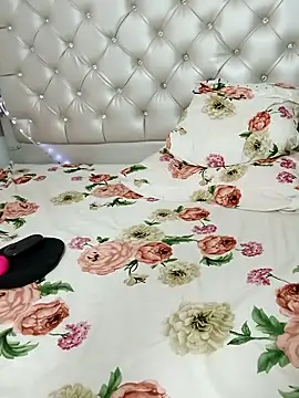 ZARAY 1118 online show from November 21, 2025, 7:13 pm