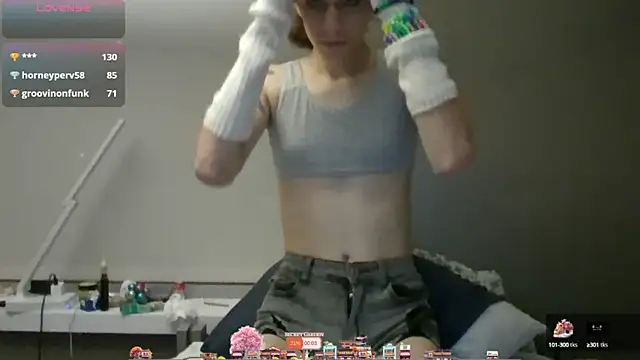 Snapshot of cuddlyavenue chatting on October 7, 2025, 12:22 am cuddlyavenue online show from October 7, 2025, 12:22 am