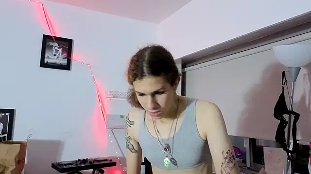 Snapshot of cuddlyavenue chatting on November 18, 2025, 3:10 am cuddlyavenue online show from November 18, 2025, 3:10 am