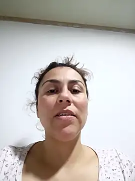 Snapshot of vanessa-titisM chatting on September 24, 2025, 5:14 am vanessa-titisM online show from September 24, 2025, 5:14 am