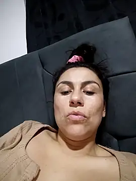 Snapshot of vanessa-titisM chatting on March 15, 2026, 2:40 am vanessa-titisM online show from March 15, 2026, 2:40 am