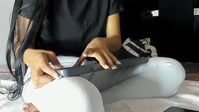 Maeve6721 online show from October 15, 2025, 12:35 pm