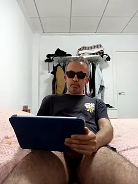 EmilioTaladdro online show from May 13, 2026, 8:16 pm