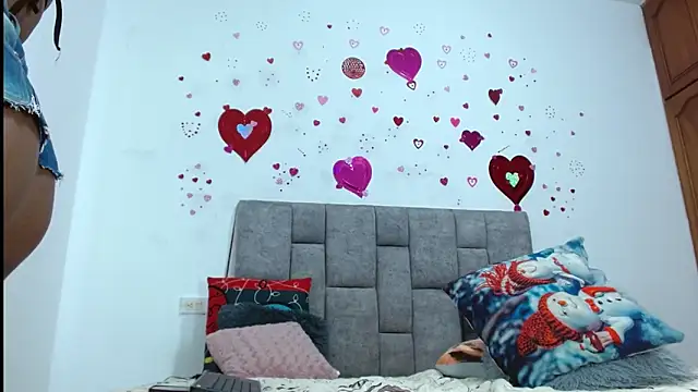 ebony joness online show from December 14, 2025, 5:07 pm