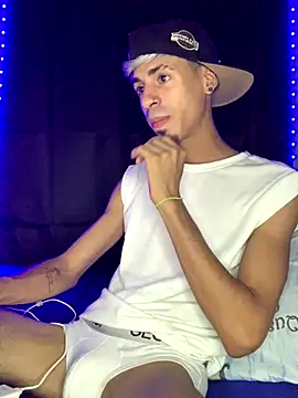 Snapshot of Alexx_1214 chatting on October 9, 2025, 11:49 pm Alexx 1214 online show from October 9, 2025, 11:49 pm