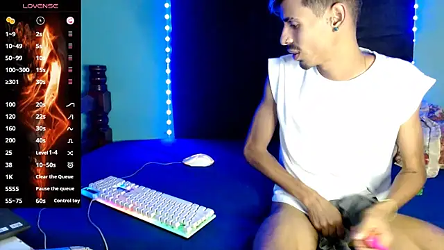 Snapshot of Alexx_1214 chatting on November 15, 2025, 10:25 pm Alexx 1214 online show from November 15, 2025, 10:25 pm